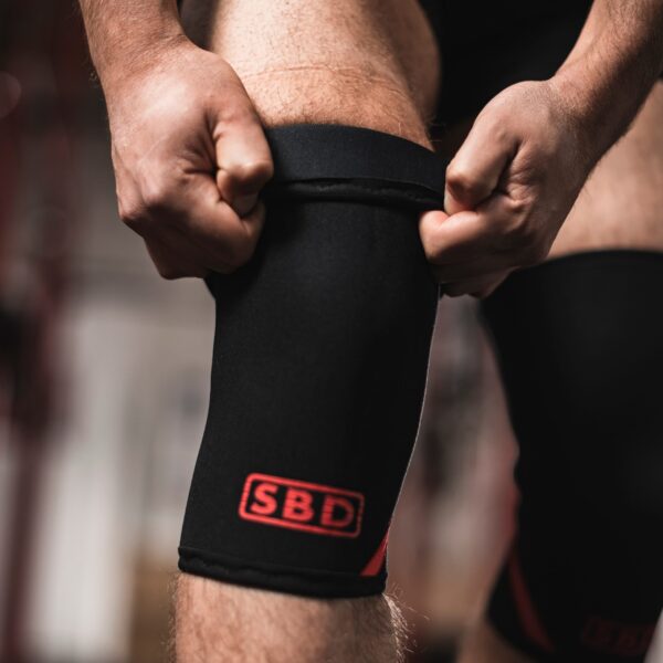 Genouillères classique SBD noir et rouge pour musculation