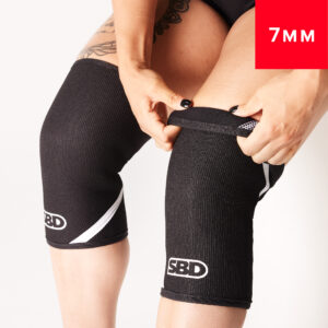 Genouillères de force SBD noir et blanc pour haltérophilie, powerlifting, streetlifting, strongman et crossfit