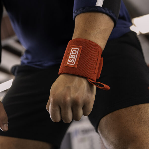 Bandes de poignets SBD rouge pour musculation, powerlifting, strongman, streetlifting et crossfit